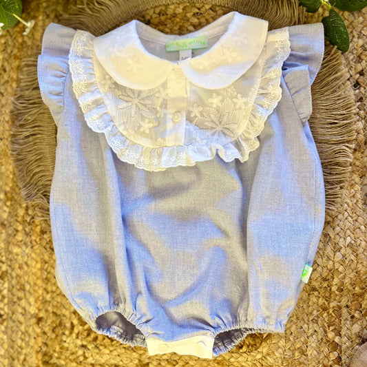 Body bambina in tessuto oxford cotone e pettorina in cotone ricamato