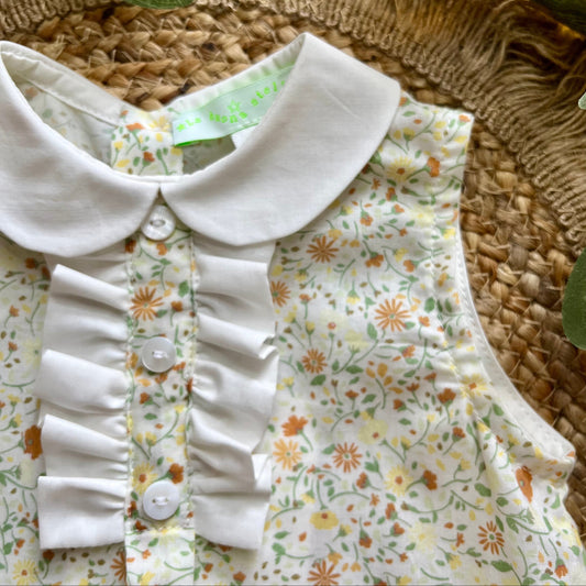 Camicia bambina in cotone stampato con colletto tondo, ruches e bottoni madreperla