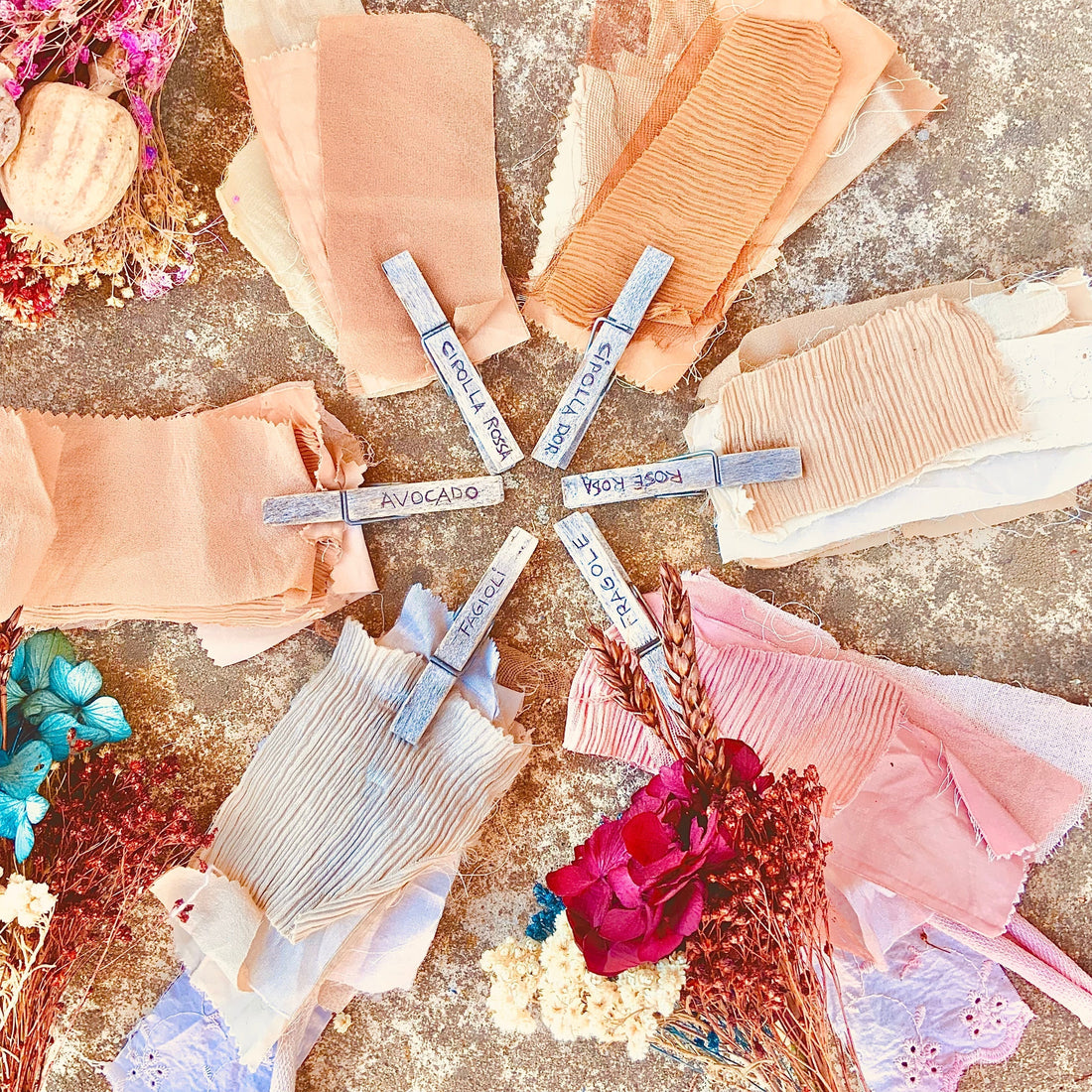 Vestiti che profumano di natura: le tinture vegetali per i bambini