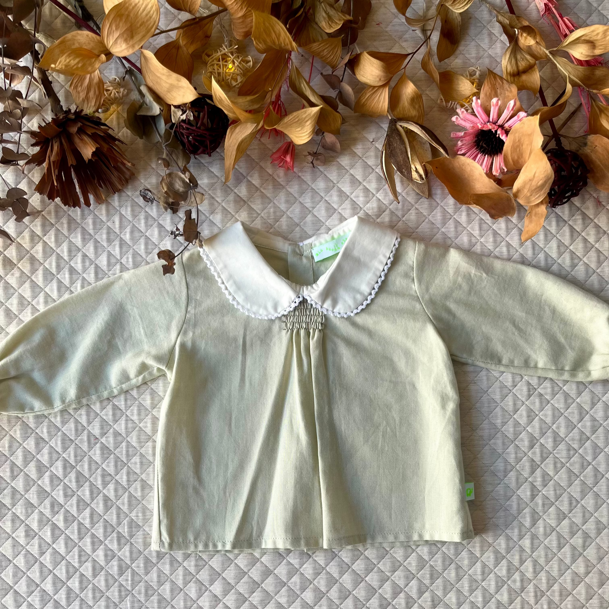 Blusa_punto_smock_verde_dettaglio