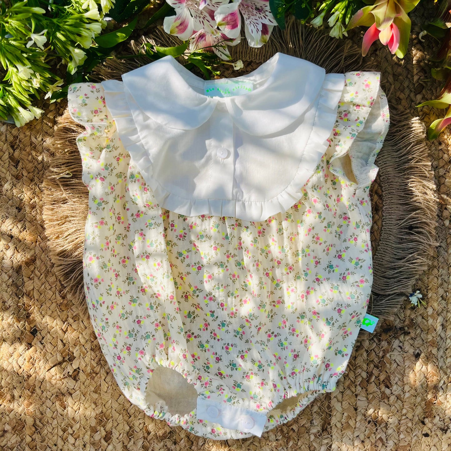 Body bambina cotone floreale con pettorina in batista
