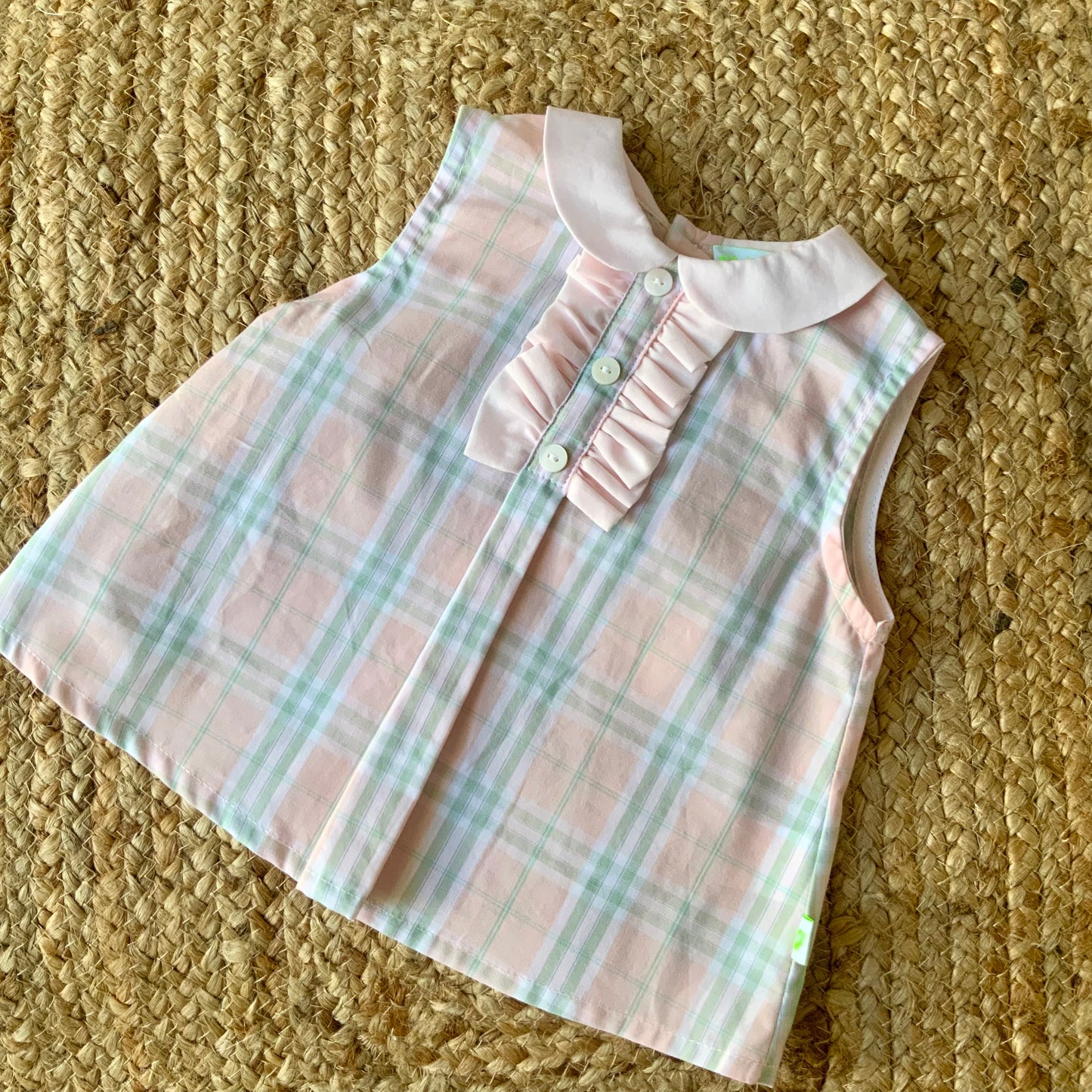 Camicia smanicata bambina in cotone stampa quadretto rosa