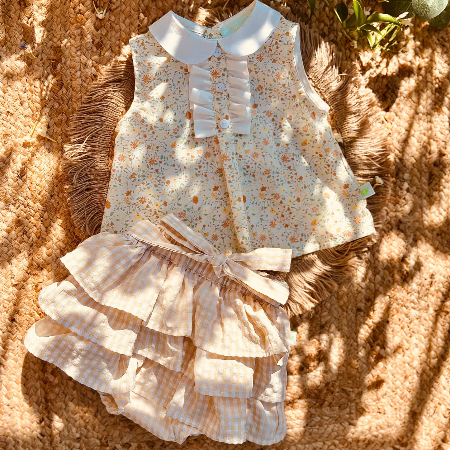 Camicia bambina in cotone stampato con colletto tondo, ruches e bottoni madreperla