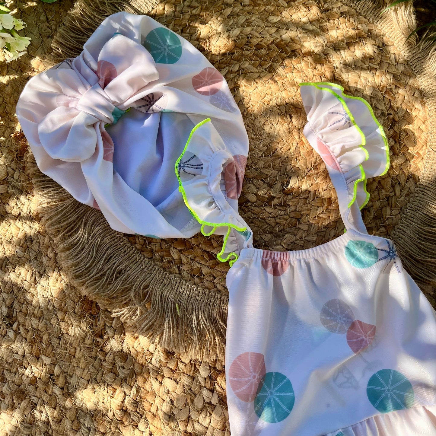 Costume intero mare con volant in Lycra stampata panna