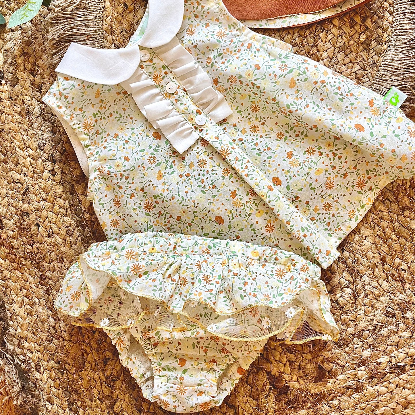 Set mare bambina romantico-floreale con cappellino reversibile