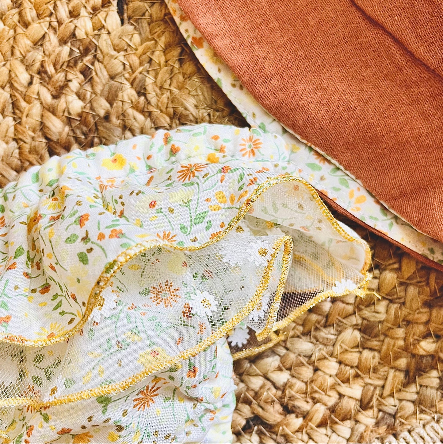 Set mare bambina romantico-floreale con cappellino reversibile