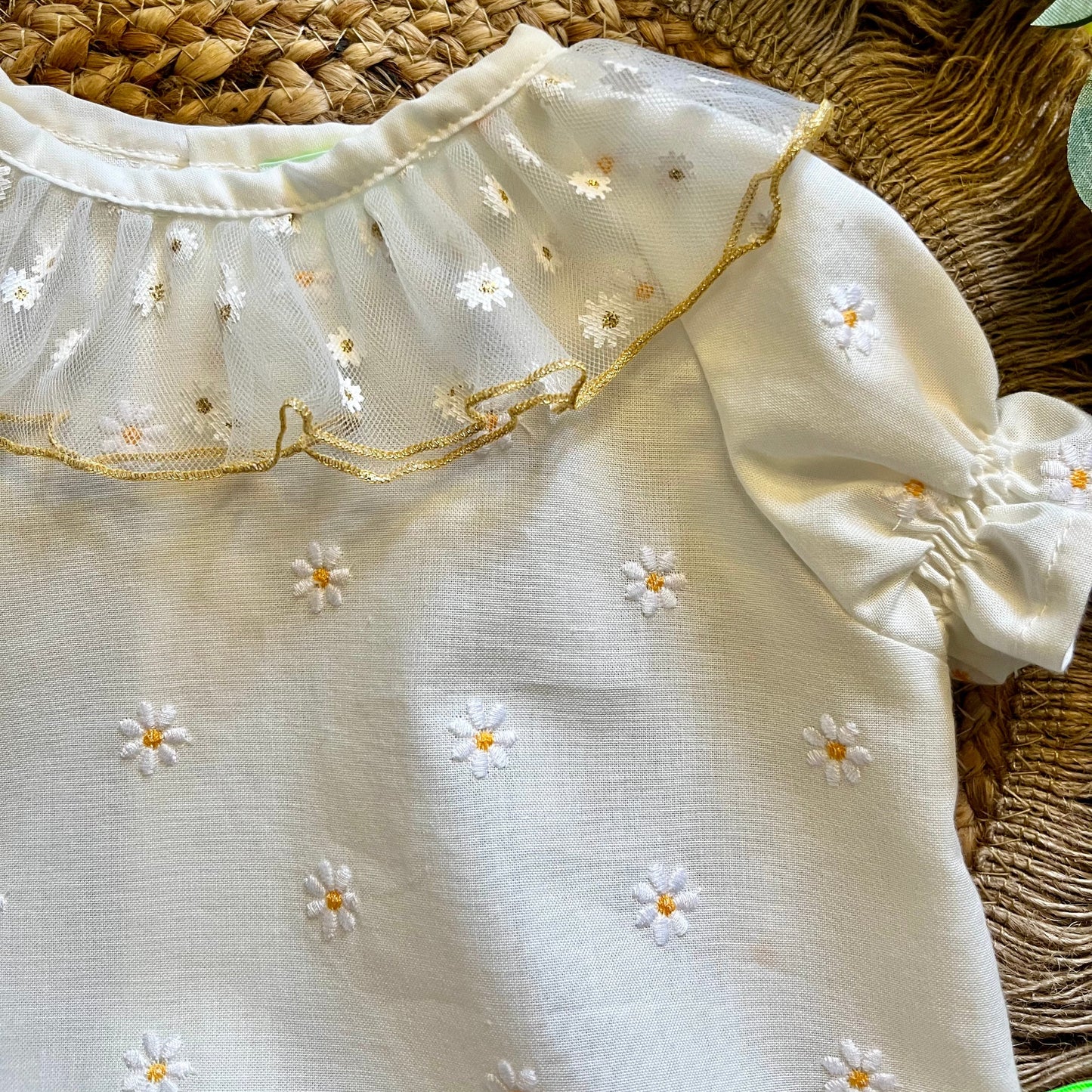 Camicia in cotone con ricamo margherite