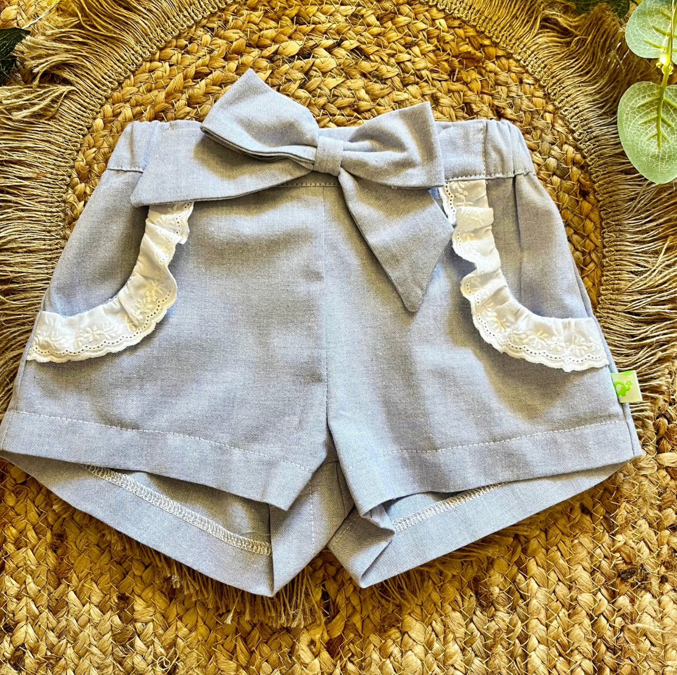 Short bambina elegante in Avorio con ruches e elastico in vita