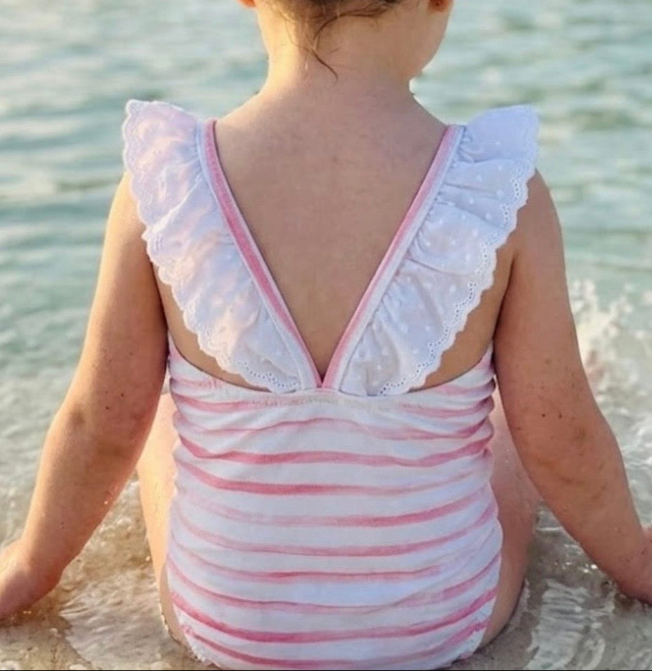 Costume intero bambina navy con stampa righe, ancore e volant in Sangallo