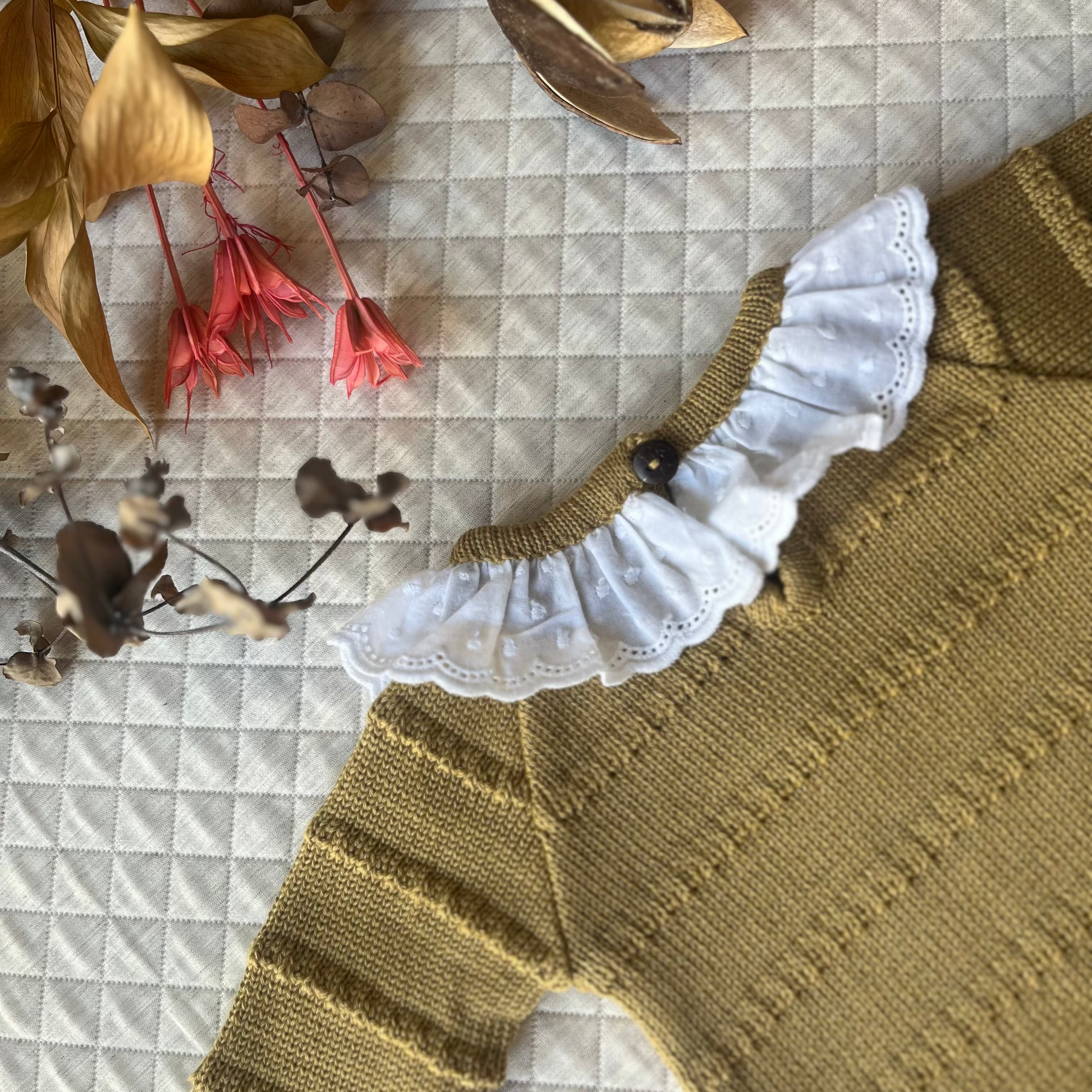 body_in_maglia_con_collo_volant_dettaglio_dietro
