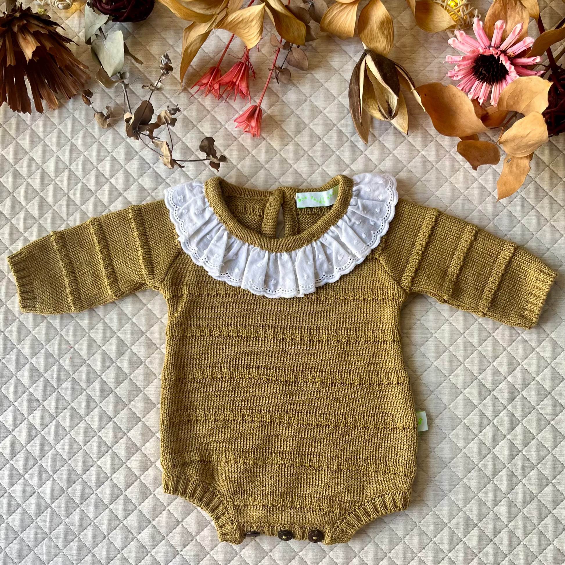 body_maglia_con_volant_al_collo_ocra_davati1