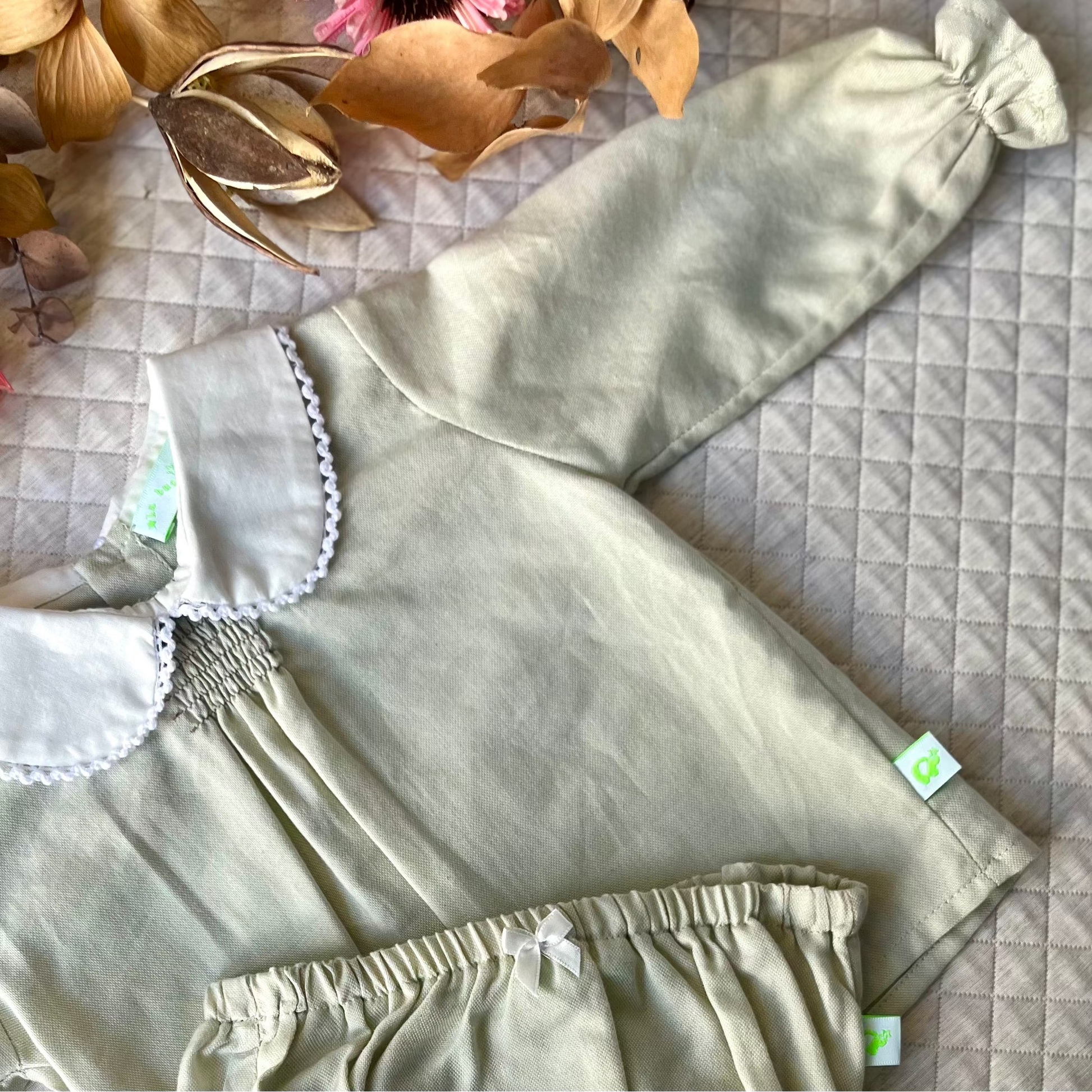 completo_blusa_punto_smock_mutanda_dettaglio